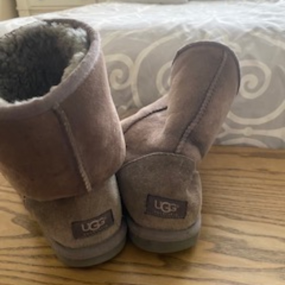 UGG BOOTS